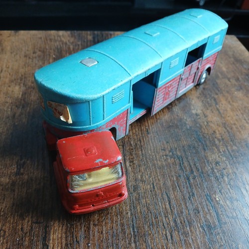 Corgi toys 1130 chipperfields - toys,