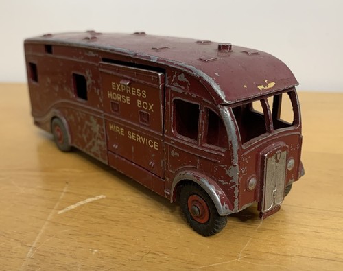 Dinky supertoys horse box - horse,